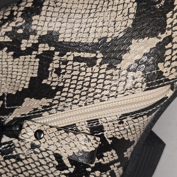 Arizona Jean Co. Galen Ankle Booties Memory Foam Snake Animal Print Size 9.5 - Picture 14 of 16